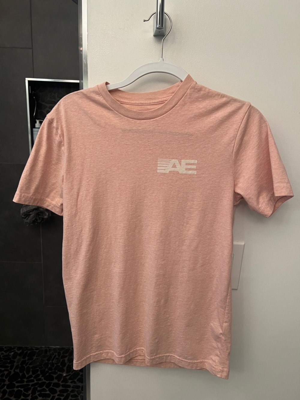 American Eagle Outfitters Men’s Light Pink Crewneck Logo Tee